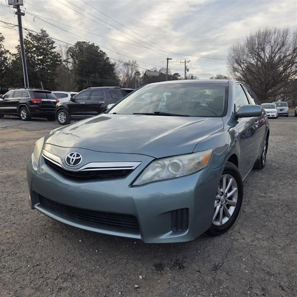 Toyota Camry Hybrid Sedan 2011