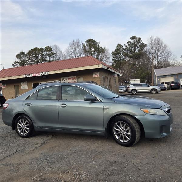 Toyota Camry Hybrid Sedan 2011