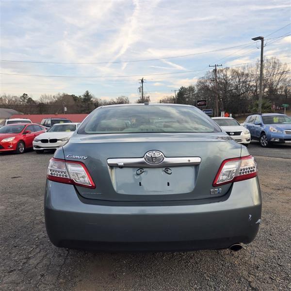 Toyota Camry Hybrid Sedan 2011