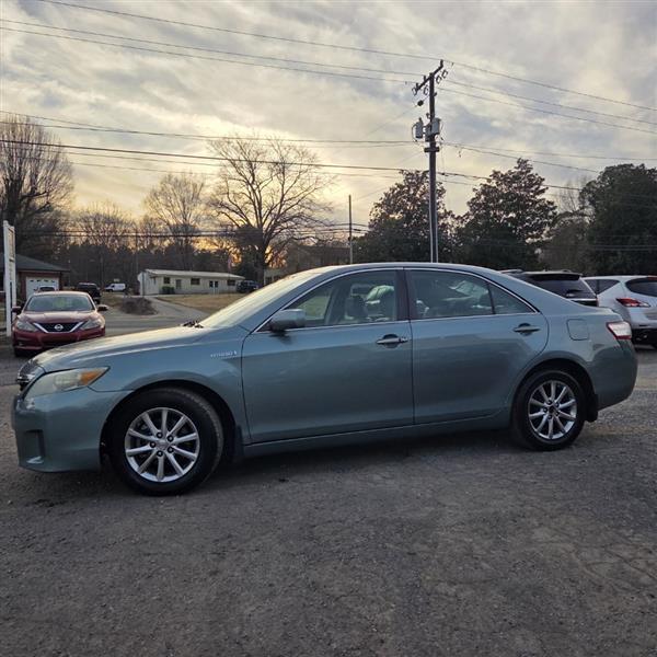 Toyota Camry Hybrid Sedan 2011