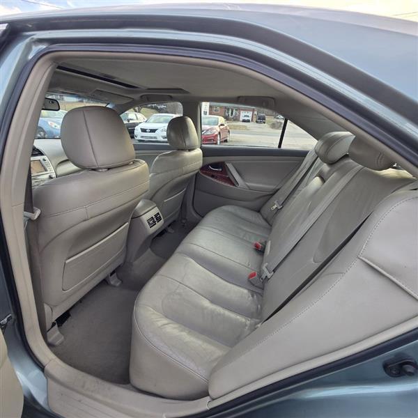 Toyota Camry Hybrid Sedan 2011