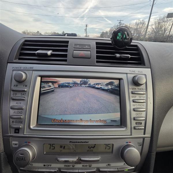 Toyota Camry Hybrid Sedan 2011