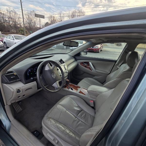 Toyota Camry Hybrid Sedan 2011