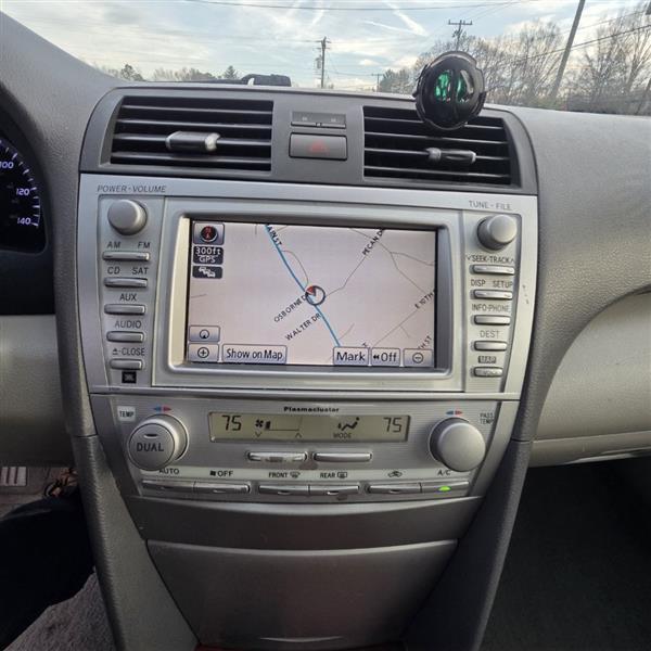 Toyota Camry Hybrid Sedan 2011