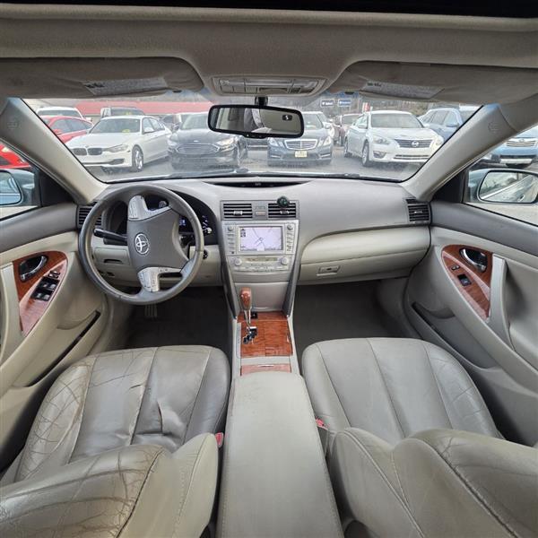 Toyota Camry Hybrid Sedan 2011