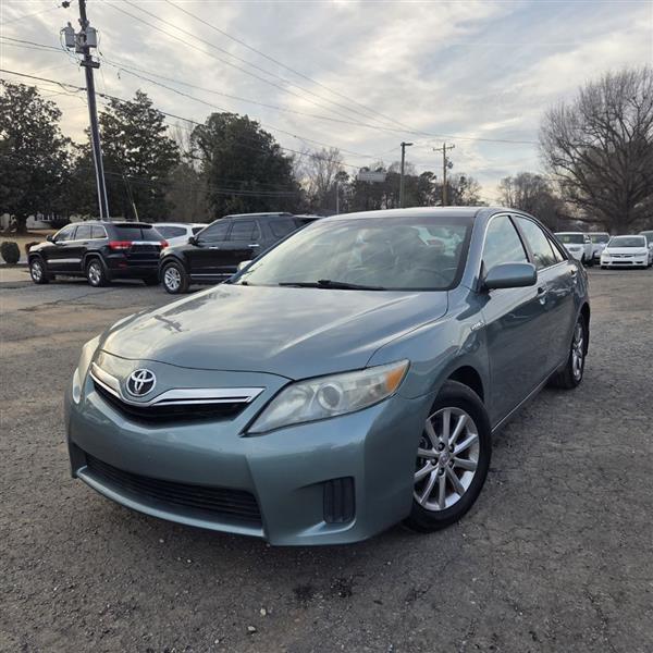 Toyota Camry Hybrid Sedan 2011