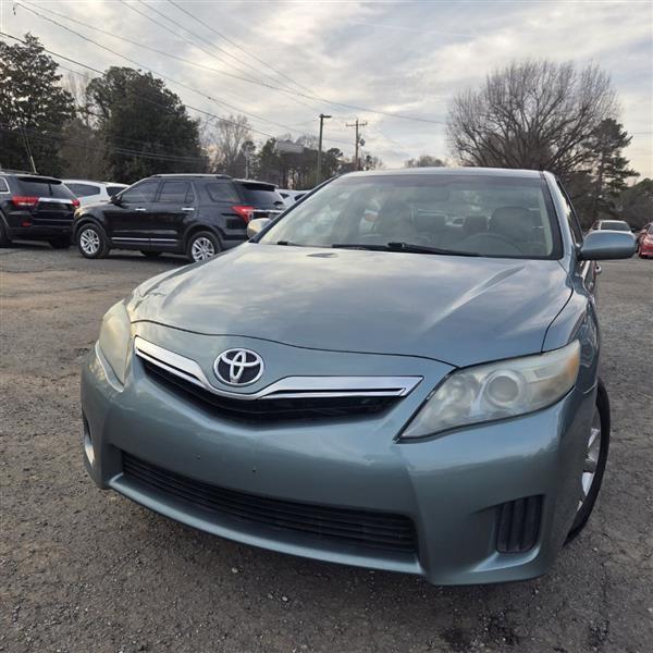 Toyota Camry Hybrid Sedan 2011
