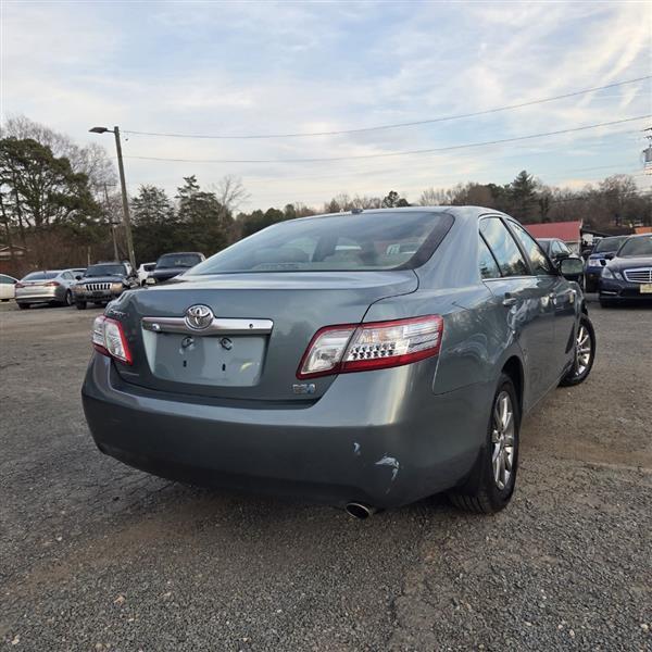 Toyota Camry Hybrid Sedan 2011