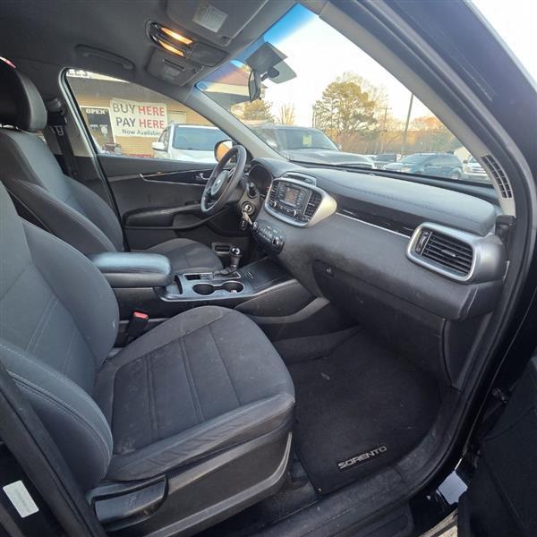 Kia Sorento LX V6 2WD 2017