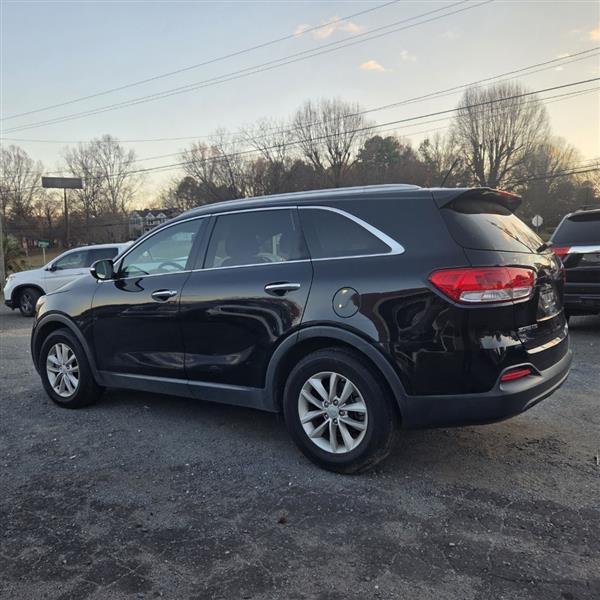 Kia Sorento LX V6 2WD 2017