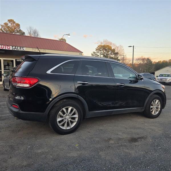 Kia Sorento LX V6 2WD 2017