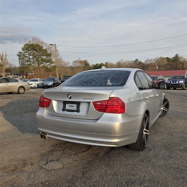 BMW 3-Series 328i 2009