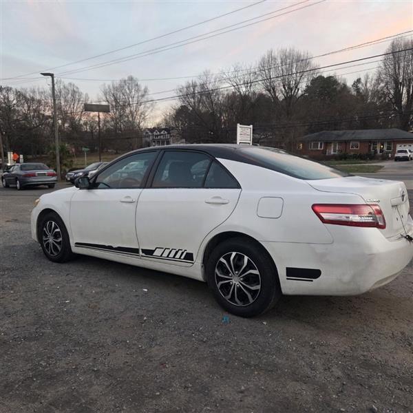 Toyota Camry LE 6-Spd AT 2010