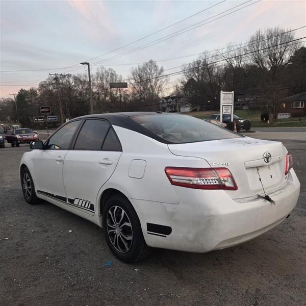 Toyota Camry LE 6-Spd AT 2010