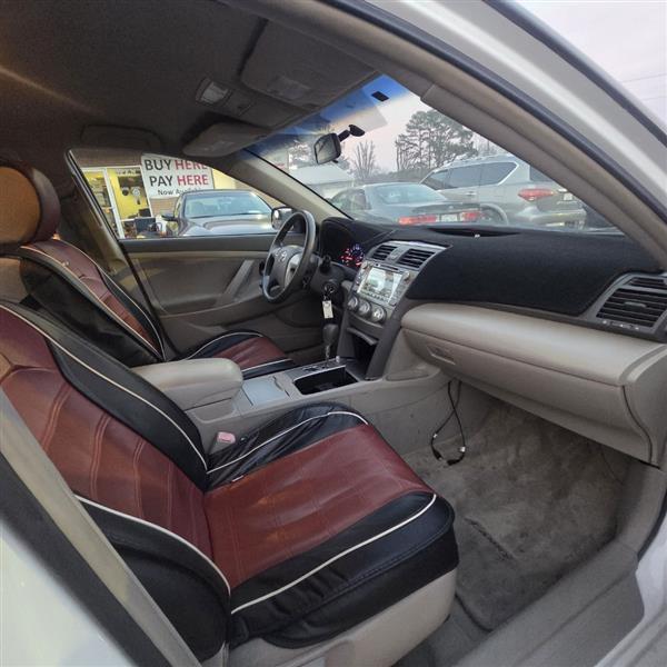 Toyota Camry LE 6-Spd AT 2010