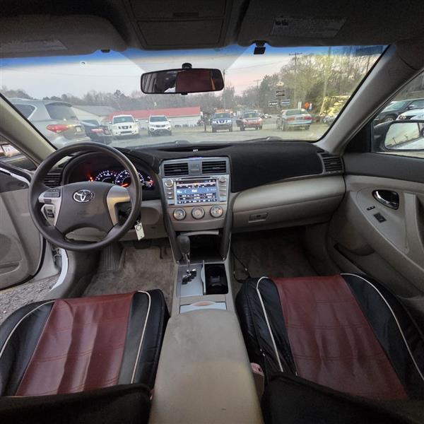 Toyota Camry LE 6-Spd AT 2010