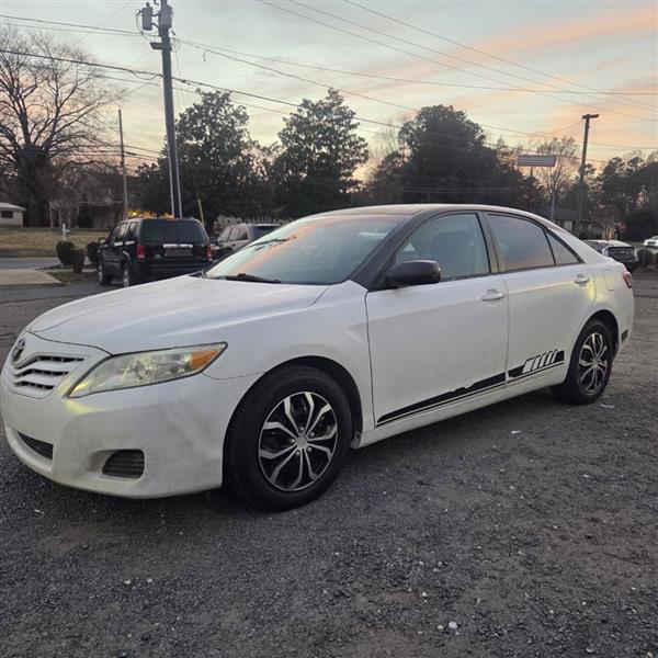Toyota Camry LE 6-Spd AT 2010