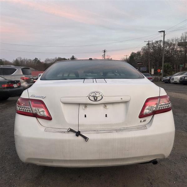 Toyota Camry LE 6-Spd AT 2010