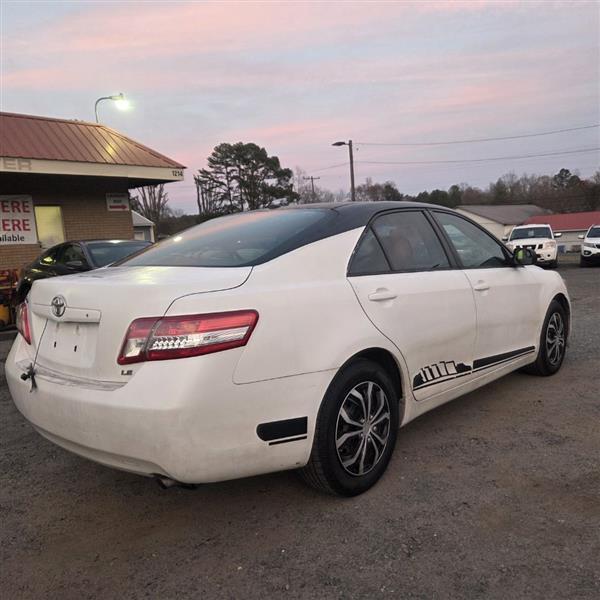 Toyota Camry LE 6-Spd AT 2010