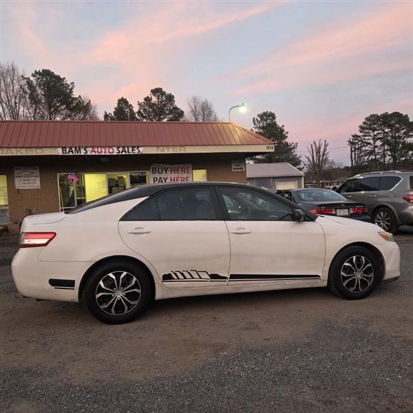 Toyota Camry LE 6-Spd AT 2010