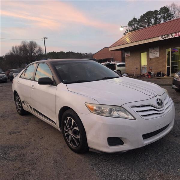 Toyota Camry LE 6-Spd AT 2010