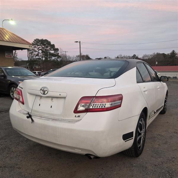Toyota Camry LE 6-Spd AT 2010