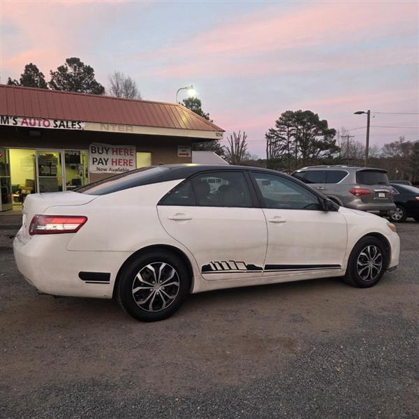 Toyota Camry LE 6-Spd AT 2010