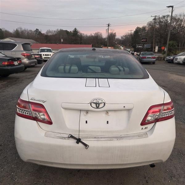 Toyota Camry LE 6-Spd AT 2010