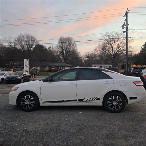 Toyota Camry LE 6-Spd AT 2010