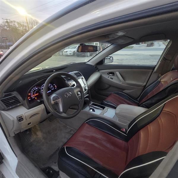 Toyota Camry LE 6-Spd AT 2010