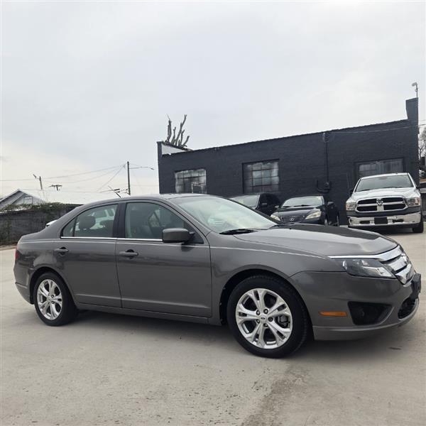 Ford Fusion SE 2012