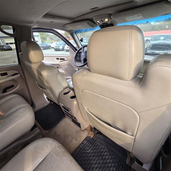 Chevrolet Suburban 1500 4WD 2003