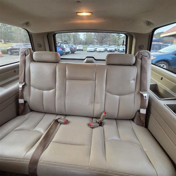 Chevrolet Suburban 1500 4WD 2003