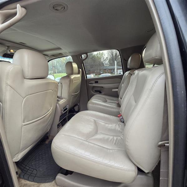 Chevrolet Suburban 1500 4WD 2003