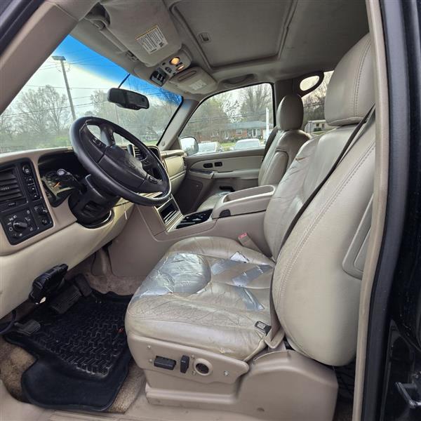 Chevrolet Suburban 1500 4WD 2003