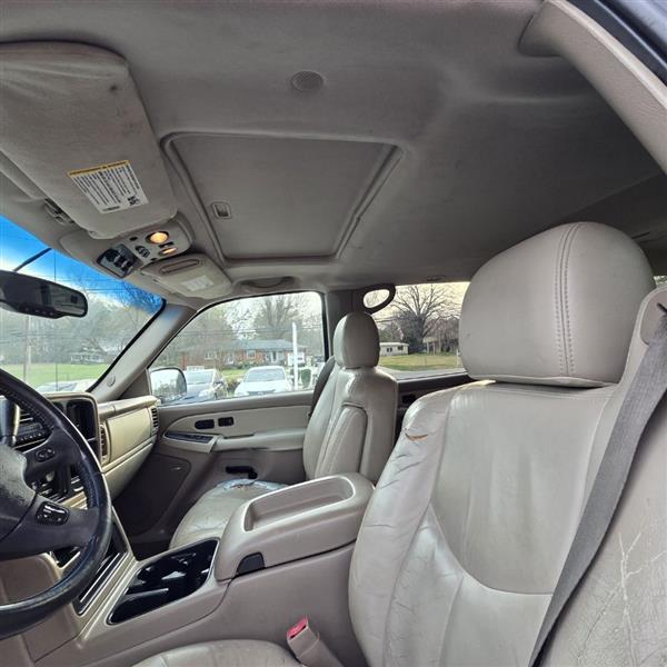 Chevrolet Suburban 1500 4WD 2003