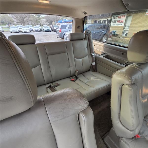 Chevrolet Suburban 1500 4WD 2003