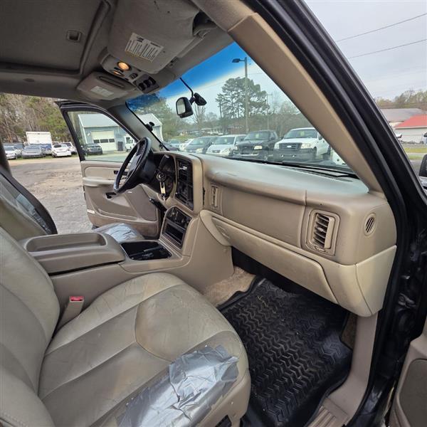 Chevrolet Suburban 1500 4WD 2003