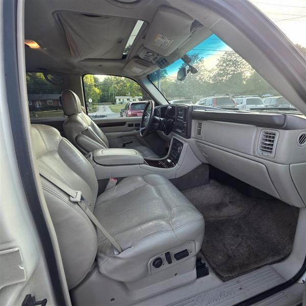 Cadillac Escalade AWD 2002