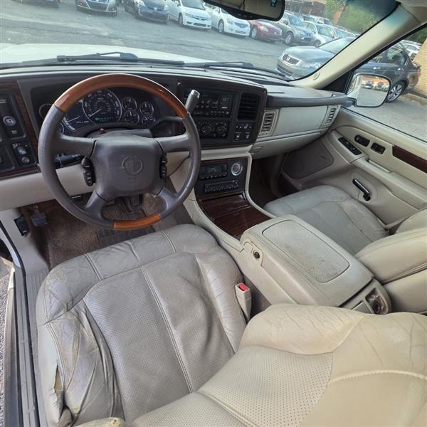 Cadillac Escalade AWD 2002
