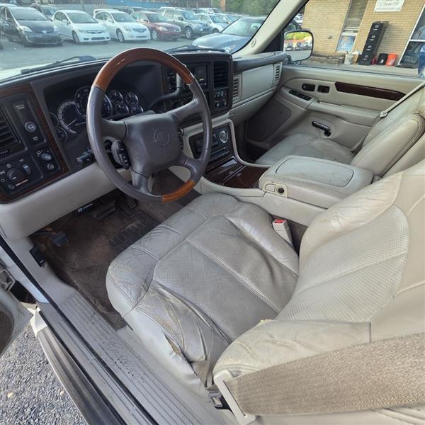 Cadillac Escalade AWD 2002