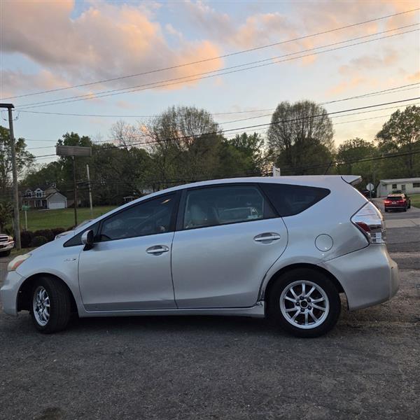 Toyota Prius V Three 2012