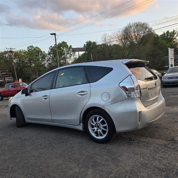 Toyota Prius V Three 2012