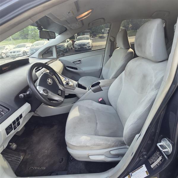 Toyota Prius Prius V 2012