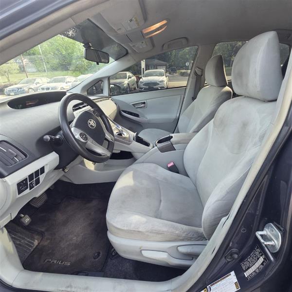 Toyota Prius Prius V 2012