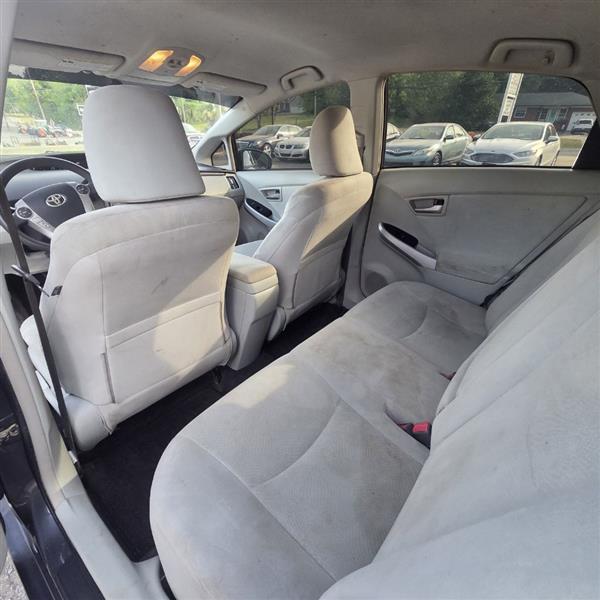 Toyota Prius Prius V 2012