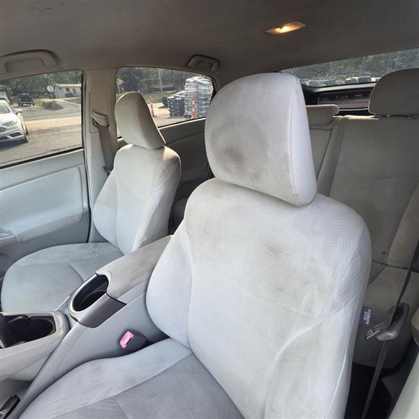 Toyota Prius Prius V 2012