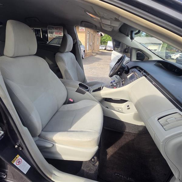 Toyota Prius Prius V 2012