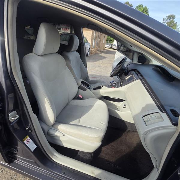 Toyota Prius Prius V 2012