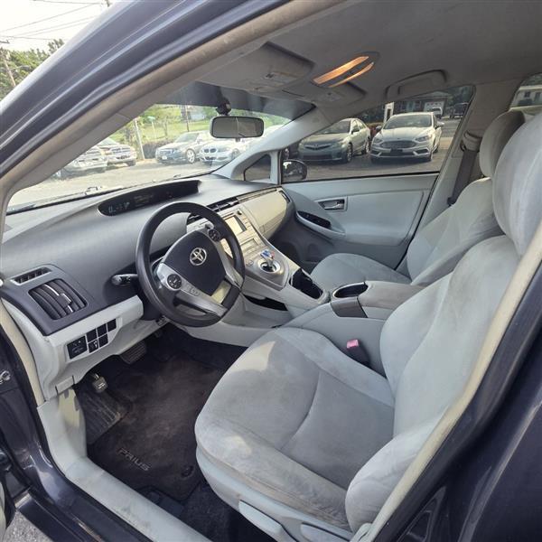 Toyota Prius Prius V 2012